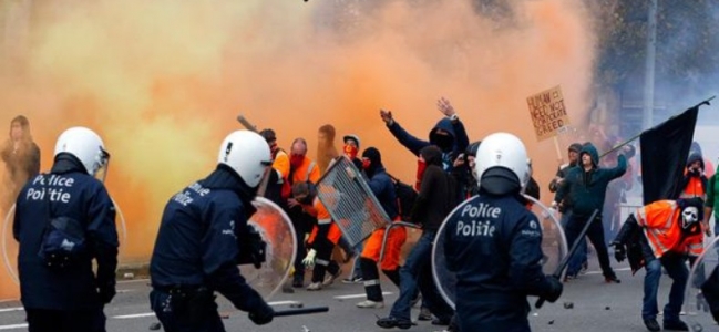 Βρυξέλλες σε αναβρασμό: Άγριες συγκρούσεις διαδηλωτών με την αστυνομία – Εκρηκτικό κλίμα στο Βέλγιο!