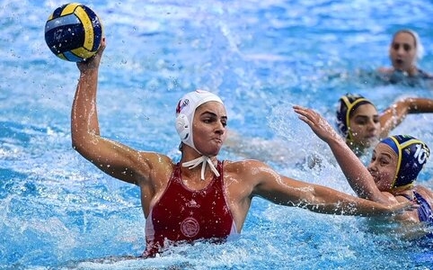 ΠΟΛΟ ΓΥΝΑΙΚΩΝ: ΕΡΥΘΡΟΛΕΥΚΟ ΤΣΟΥΝΑΜΙ! 18-4 ΚΑΙ ΝΕΟΣ ΕΥΡΩΠΑΪΚΟΣ ΘΡΙΑΜΒΟΣ