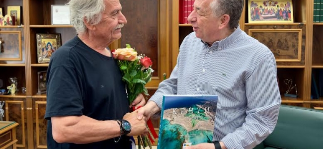 Συνάντηση του Σταύρου Αρναουτάκη με τον αθλητή υπεραποστάσεων Θεοχάρη Αθητάκη