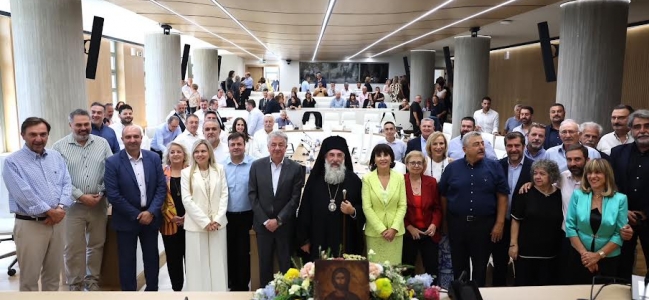 Νέα εποχή για την Περιφέρεια Κρήτης: Πρώτη συνεδρίαση στο νέο βιοκλιματικό κτίριο και τέλεση αγιασμού