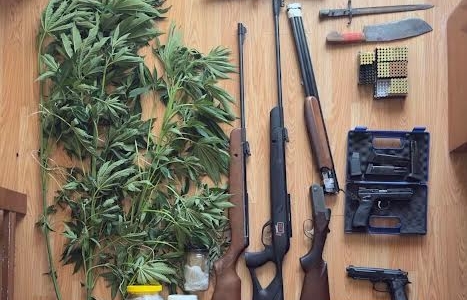 Ενα άτομο συνελήφθη στη Σητεία για παραβάσεις νομοθεσίας περί ναρκωτικών και όπλων