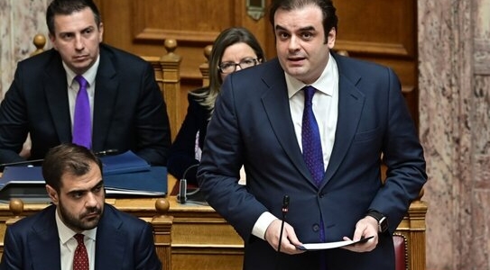 Πιερρακάκης για ακρίβεια και ενεργειακή κρίση: «Η αβεβαιότητα μόνιμο χαρακτηριστικό της οικονομίας»