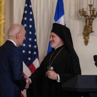 Μπάιντεν σε Αρχιεπίσκοπο Ελπιδοφόρο: Ο Μενέντεζ είναι πολύ πιο έξυπνος και σκληρός Έλληνας