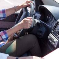 Δίπλωμα οδήγησης: Υποχρεωτική αφαίρεση από όσους οδηγούν υπό την επήρεια αλκοόλ ή με το κινητό στο χέρι