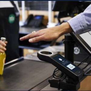 Amazon: Επεκτείνονται στα σουπερμάρκετ οι πληρωμές μέσω παλάμης
