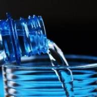 Ανώτατη τιμή πώλησης στο εμφιαλωμένο νερό που πωλείται στη Θεσσαλία - Βαριά πρόστιμα για τους παραβάτες
