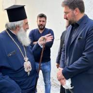 Στο έργο του Ι.Ν. Αγίου Γεωργίου Φόδελε ο Αρχιεπίσκοπος Κρήτης με το Δήμαρχο Μαλεβιζίου