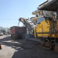 Εργασίες κατασκευής του τελικού ασφαλτικού τάπητα στο ρεύμα της λεωφόρου Καζαντζίδη