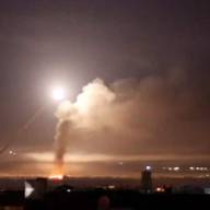 Πύραυλοι του Ισραήλ έπληξαν εγκατάσταση στο Ιράν, σύμφωνα με ΜΜΕ - Ιράν: Καταρρίφθηκαν drones, δεν έχει γίνει «επίθεση με πυραύλους ως τώρα»