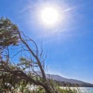 Καιρός: Άνοδος της θερμοκρασίας και τοπικές βροχές
