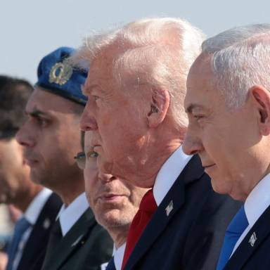 Στο Ισραήλ ο Τραμπ – Η συμφωνία για τη Γάζα «το μεγαλύτερο πράγμα» που έχω κάνει ποτέ