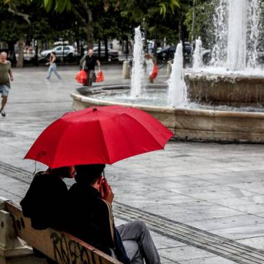 Βροχές και καταιγίδες σε αρκετές περιοχές – Πού θα είναι ισχυρά τα φαινόμενα