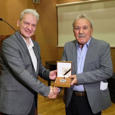 Απονεμήθηκε το «Βραβείο Ηθικής Τάξεως 2025» του Δήμου Ηρακλείου στη μεγάλη δωρήτρια Μαρία Λυριτζάκη