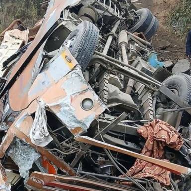 Τουλάχιστον 19 νεκροί μετά από πτώση λεωφορείου σε ποταμό του κεντρικού Νεπάλ