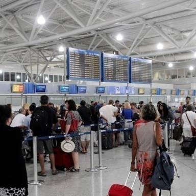 Μέση Ανατολή: Παγκόσμιο μπλακ άουτ στις αερομεταφορές – Ακυρώσεις και στην Ελλάδα