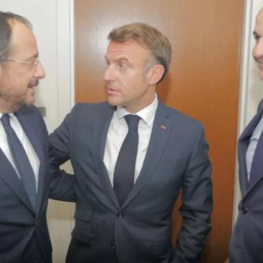 Στην Κύπρο ο Μητσοτάκης – Θα συναντηθεί με Μακρόν και Χριστοδουλίδη