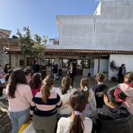 Μελωδική συνάντηση των παιδιών της χορωδίας του 2ου Δημοτικού Σχολείου Αρκαλοχωρίου με τα μέλη του ΚΑΠΗ Αρκαλοχωρίου