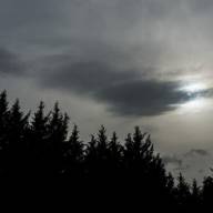 Επιμένει η κακοκαιρία Erminio: Καταιγίδες σε πέντε περιοχές, θυελλώδεις άνεμοι και αφρικανική σκόνη