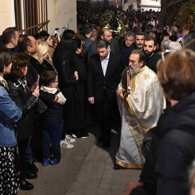 Ο Πρόεδρος του ΠΑΣΟΚ-Κινήματος Αλλαγής στην περιφορά του Επιταφίου στην Πλάκα