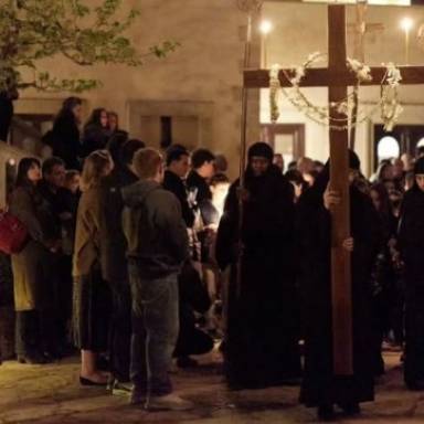 Την Ακολουθία και Περιφορά του Επιταφίου στα Χανιά παρακολούθησε ο Κυρ. Μητσοτάκης