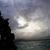  Άστατος ο καιρός το Μεγάλο Σάββατο με τοπικές βροχές – Βελτίωση την Κυριακή του Πάσχα