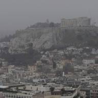 Σε κλοιό σκόνης κι πάλι η χώρα