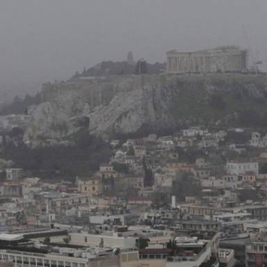 Σε κλοιό σκόνης κι πάλι η χώρα