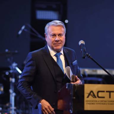 Κρήτη: Επανεκλέχθηκε πρόεδρος του Συνδέσμου Τουριστικών Γραφείων ο Μιχάλης Βλατάκης