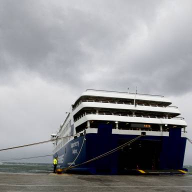 Ακινητοποιημένα πλοία και ΜΜΜ την Πρωτομαγιά – 24ωρη πανελλαδική απεργία