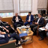 Συνάντηση του Περιφερειάρχη Κρήτης Σταύρου Αρναουτάκη με τον Υφυπουργό Ανάπτυξης Σταύρο Καλαφάτη 