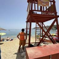 Στις θέσεις τους οι ναυαγοσώστες στις παραλίες του Μαλεβιζίου