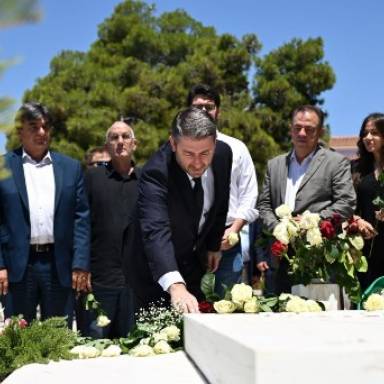 Φόρο τιμής στον Ανδρέα Παπανδρέου απέτισαν ο Πρόεδρος του ΠΑΣΟΚ, Βουλευτές και στελέχη