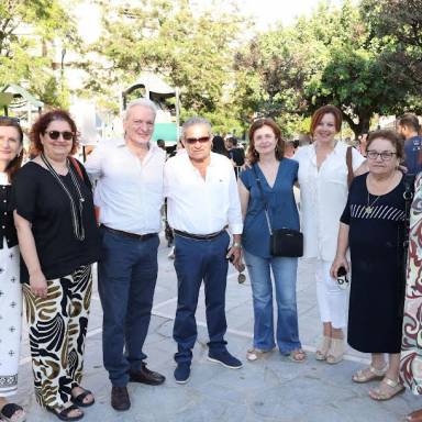 Παραδόθηκε σε χρήση η νέα παιδική χαρά στην πλατεία Νικαίας