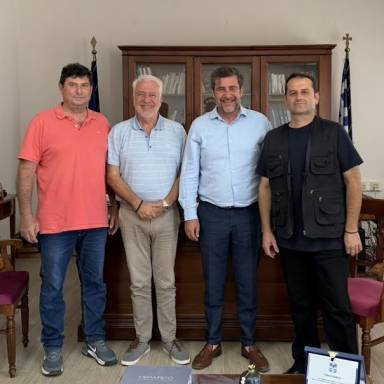 Συνάντηση του Αντιπεριφερειάρχη Λασιθίου Γιάννη Ανδρουλάκη για το αλιευτικό καταφύγιο και τη διάβρωση των ακτών στο Καλό Χωριό