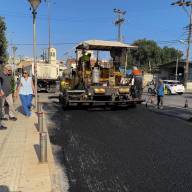 Στα έργα ασφαλτόστρωσης στην Λ. Ικάρου ο Αλέξης Καλοκαιρινός