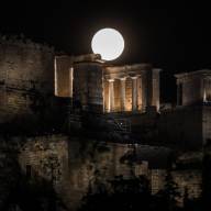 Αυγουστιάτικη Πανσέληνος: Η Ελλάδα γιορτάζει κάτω από το φως του φεγγαριού