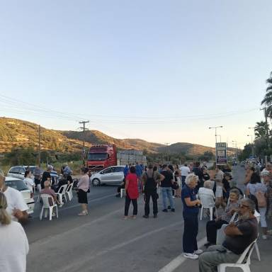 Κλιμάκιο της Κ.Ο Ηρακλείου του ΚΚΕ, στην κινητοποίηση των κατοίκων των Αθανάτων , ενάντια στην κλειστή δομή μεταναστών- προσφύγων