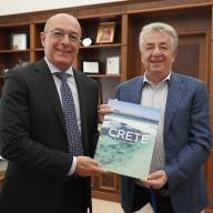 Συνάντηση του Περιφερειάρχη Κρήτης Σταύρου Αρναουτάκη με τον Πρέσβη της Ιταλίας στην Ελλάδα Paolo Cuculi