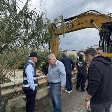 Κλειστά σχολεία στην περιοχή Πρ. Ηλία- Καθαρισμός γέφυρας στη Φοινικιά