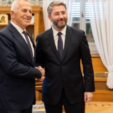 Στο ΠΑΣΟΚ εντάχθηκε ο Βουλευτής Ευάγγελος Αποστολάκης