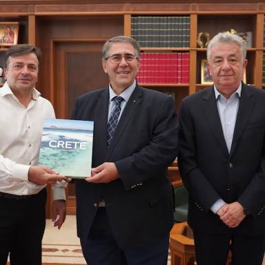 Συνάντηση του Περιφερειάρχη Κρήτης Σταύρου Αρναουτάκη  με τον Αντιπεριφερειάρχη Πέλλας Ιορδάνη Τζαμτζή 