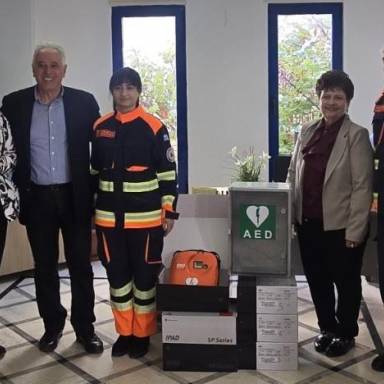 Δωρεά έξι απινιδωτών στο Δήμο Ηρακλείου από το Μελισσίδειο Ίδρυμα που θα τοποθετηθούν σε σχολικές μονάδες
