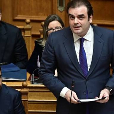 Πιερρακάκης για ακρίβεια και ενεργειακή κρίση: «Η αβεβαιότητα μόνιμο χαρακτηριστικό της οικονομίας»