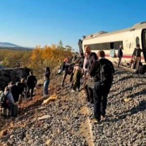 Ισπανία: Πολύνεκρη σύγκρουση τρένων υψηλής ταχύτητας – Φόβοι για περισσότερα θύματα